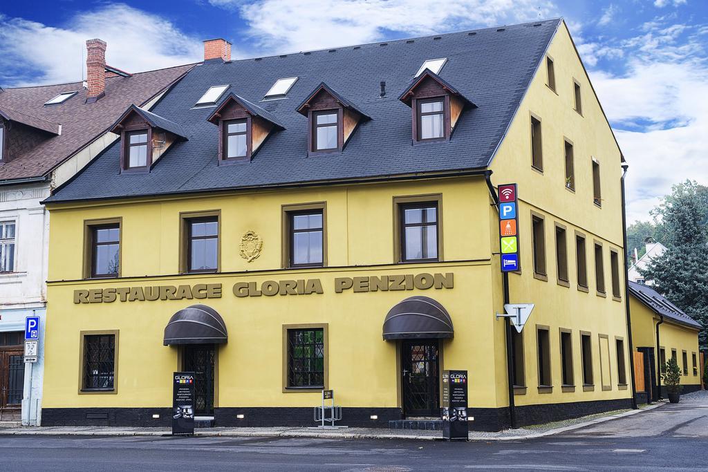 Penzion, Restaurant Gloria Chrastava Buitenkant foto